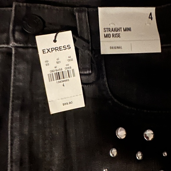 Express straight mid rise black studded frayed mini skirt size 4 NWT - Picture 2 of 3